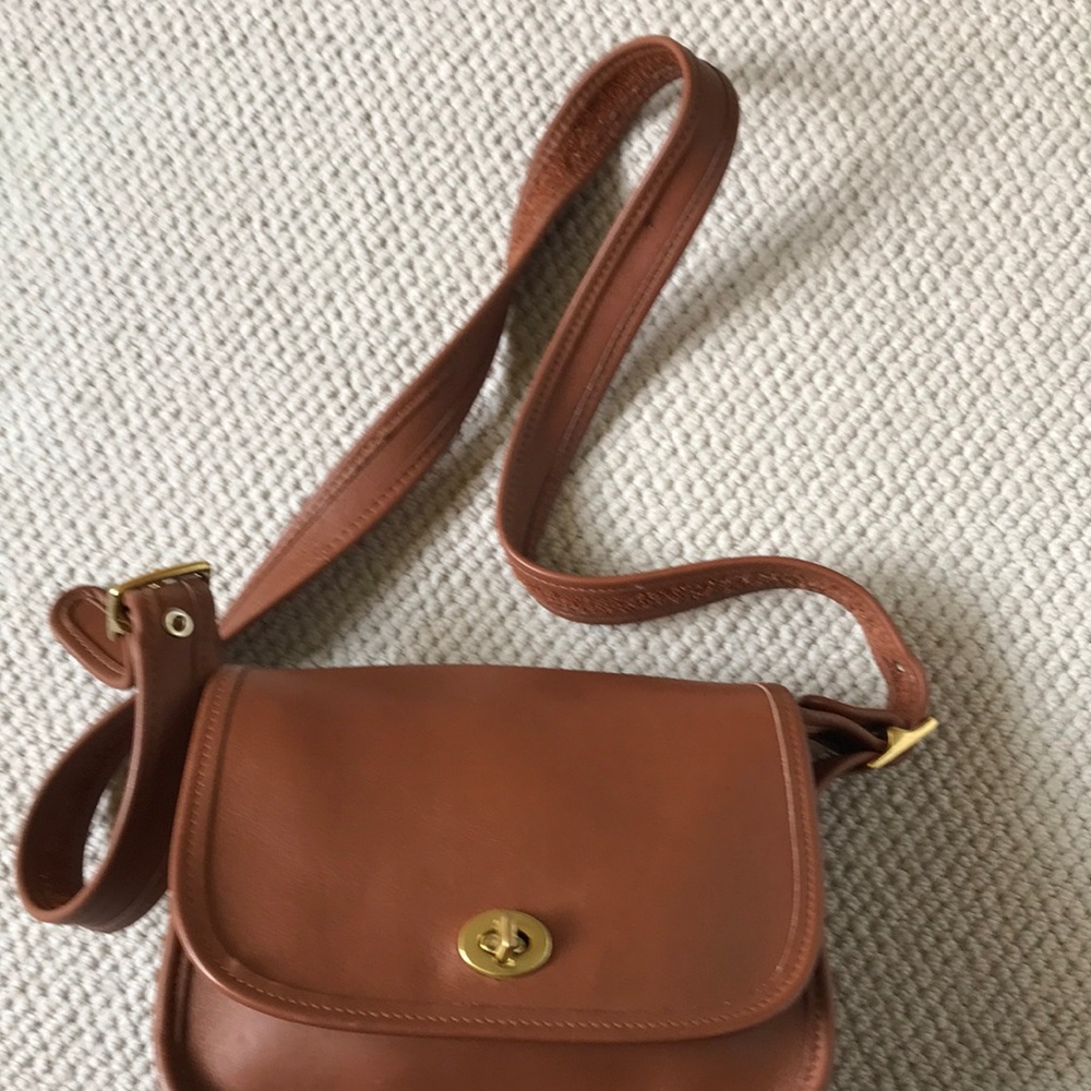 Elegant Brown Leather Shoulder Bag